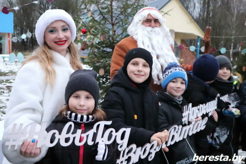 Добро пожаловать в новогоднюю сказку! В Берестовицком районе открылась резиденция Берест-Зюзи и Госпожи Метелицы
