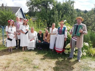 Артисты любительского творчества посещают с концертами отдаленные и малонаселенные деревни Берестовицкого района