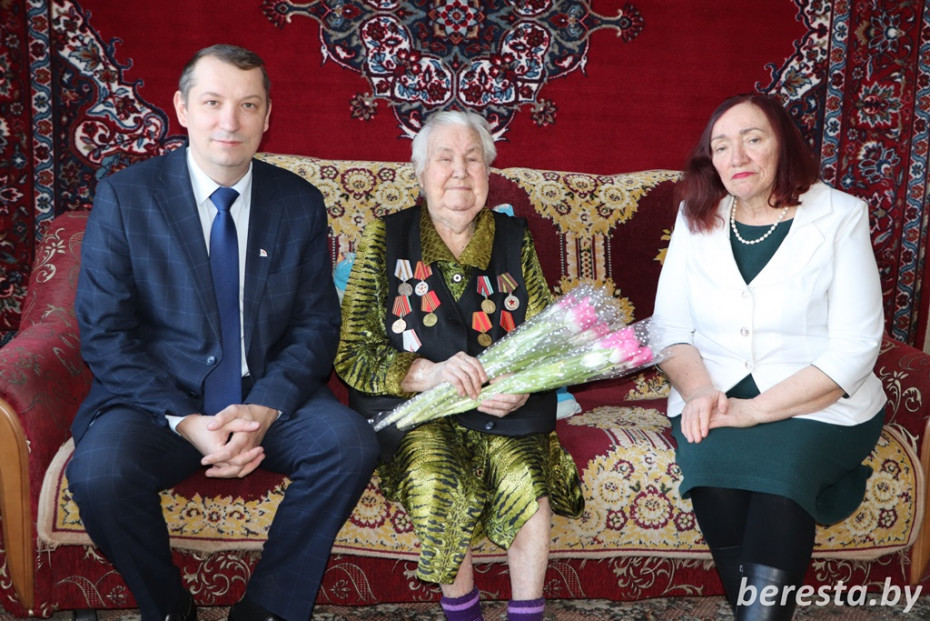 Ветеран войны из Большой Берестовицы Варвара Шультанова получила поздравления с Днем женщин
