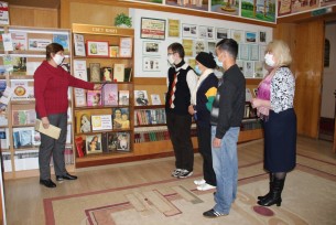 В Берестовицкой районной библиотеке действует книжная выставка «Вялікае святое слова «МАМА»