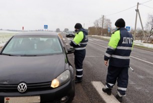 В Берестовицком районе прошел рейд по проверке оснащения автомобилей зимними шинами