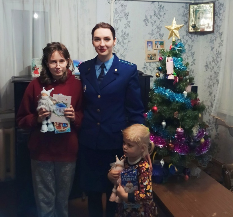 Прокуратура Берестовицкого района присоединилась к новогодней благотворительной акции «Наши дети»