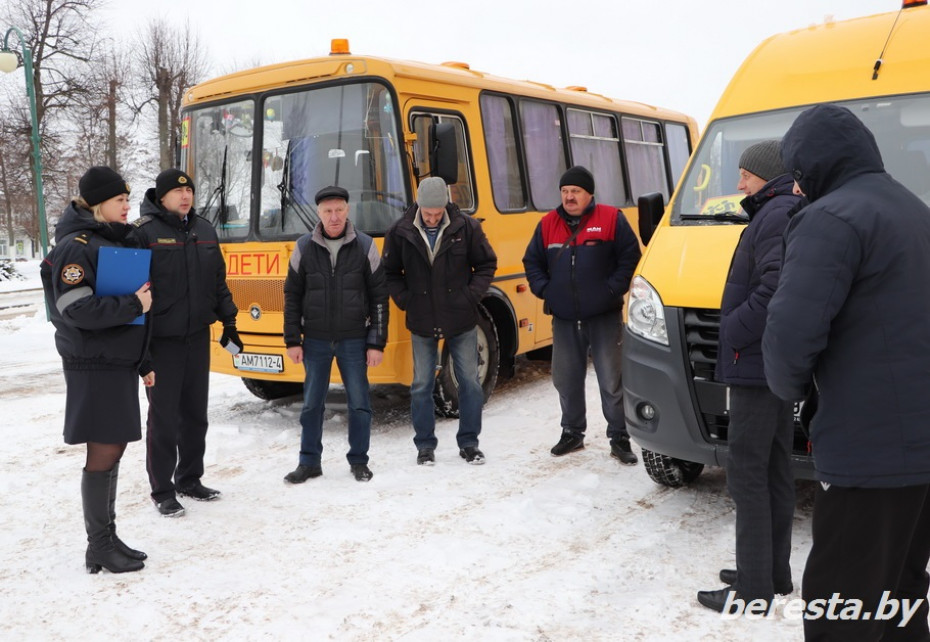 В Большой Берестовице сотрудники ГАИ проверили школьные автобусы