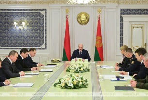 Готовность к введению в Беларуси биометрических документов обсуждалась на совещании у Александра Лукашенко